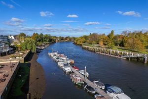 River Thames- click for photo gallery